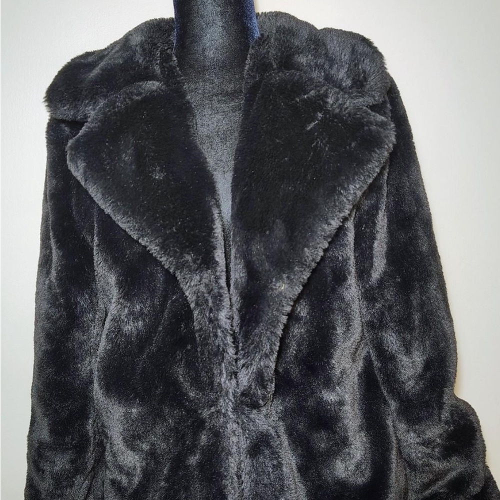 Luxurious Black Faux Fur Coat - Picture 4 of 9